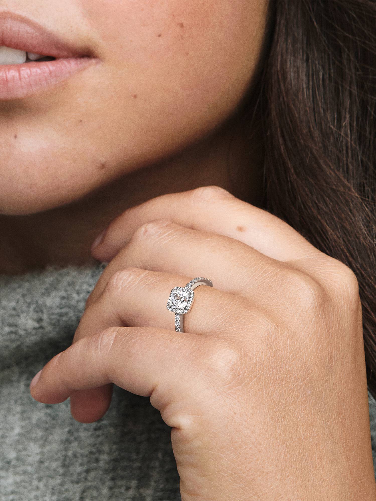Sparkling Halo Ring