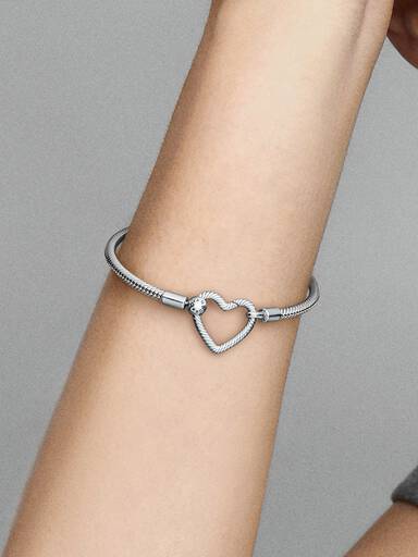 Heart Closure Snake Chain Bracelet