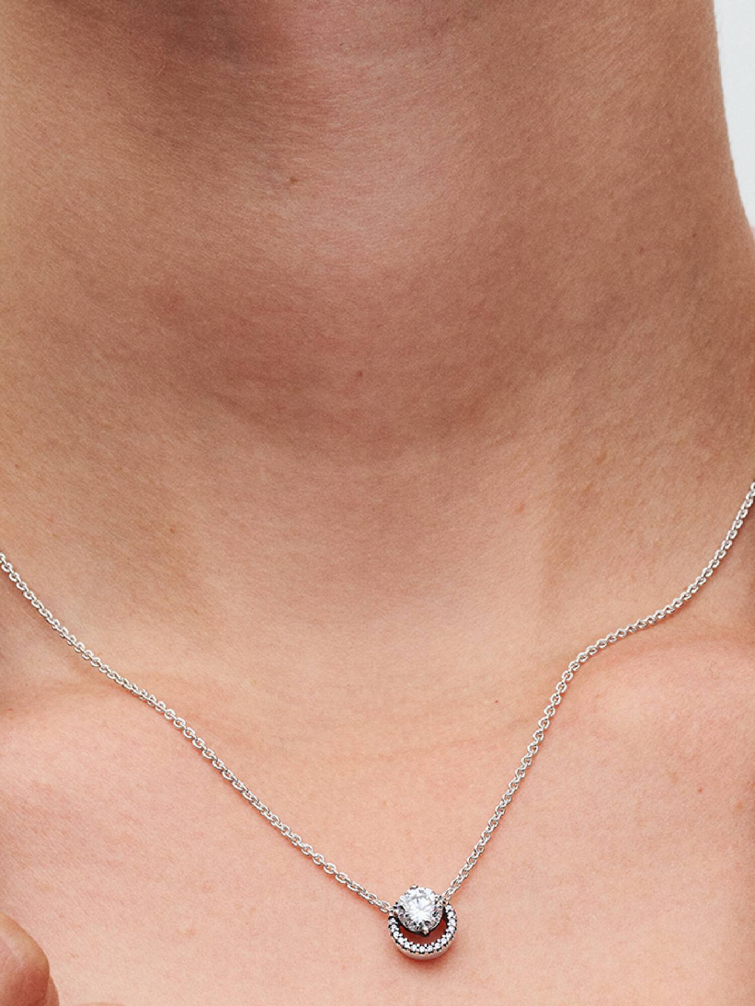 Sparkling Round Halo Pendant Collier Necklace