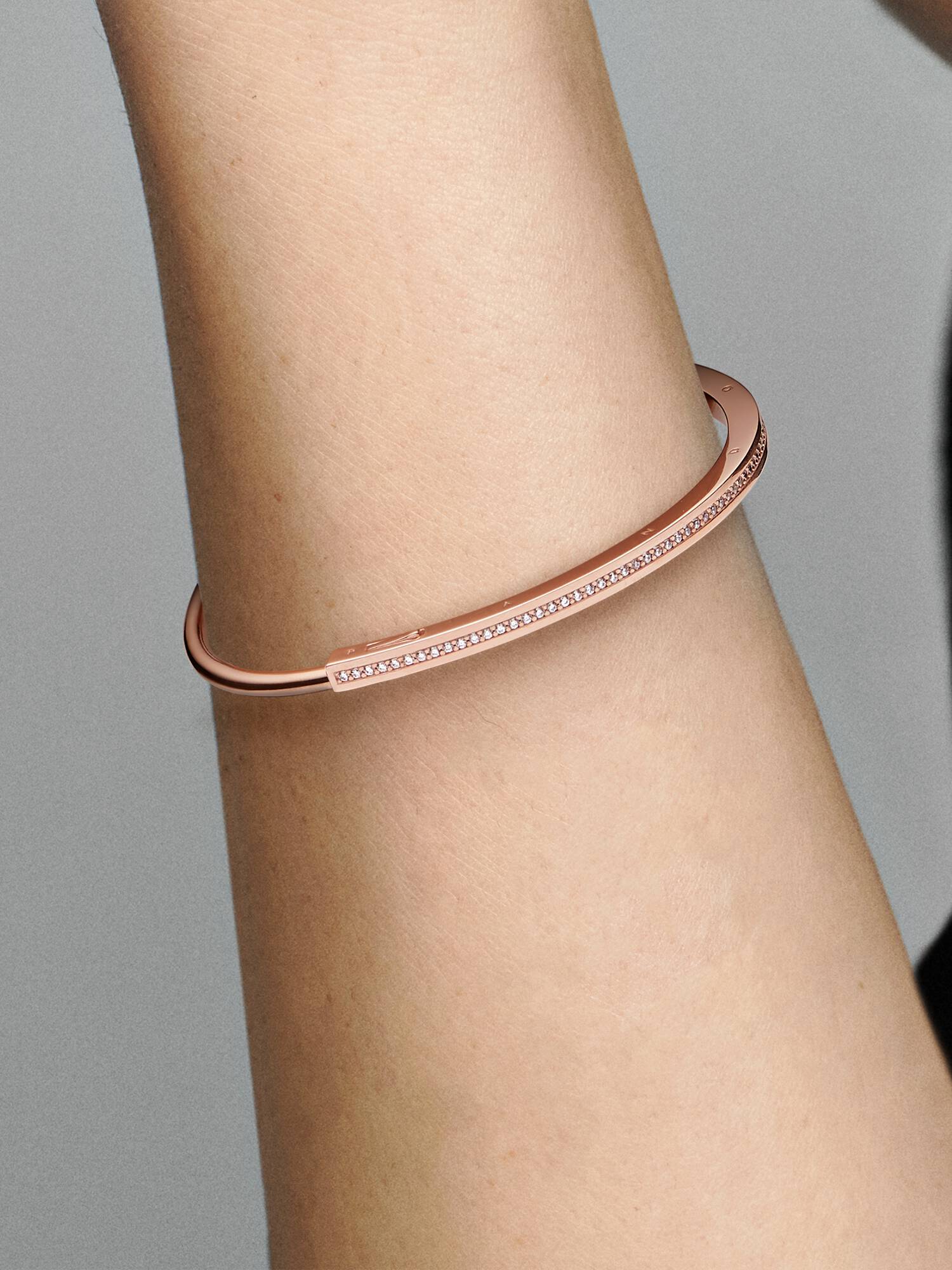 Pandora Signature I-D Pavé Bangle